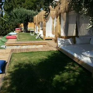 Отель Hidden Garden, Миляс